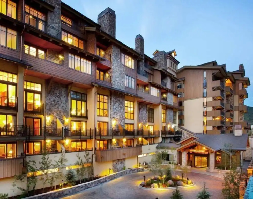 Luxury 2 Bedroom Lionshead Village Condo, Short Walk To Gondola