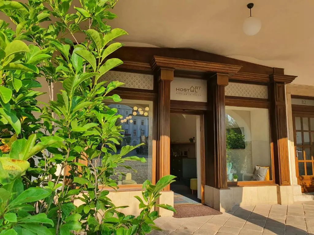 ART Hostel & Apartments
