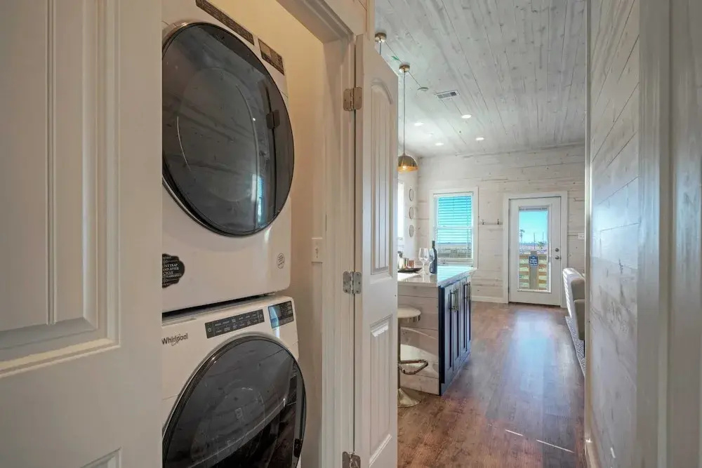 Sleeps 20 2 Homes w/ Beach Boardwalk Access, Water Canal Views, & Priv Pools