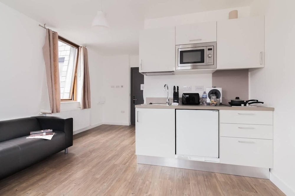 Spacious And Elegant City Centre Studio!