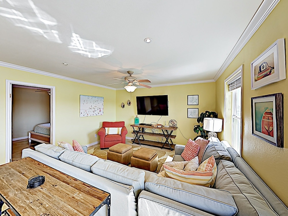 New Listing! Fortuna Bay Canalside W/ Views 2 Bedroom Condo