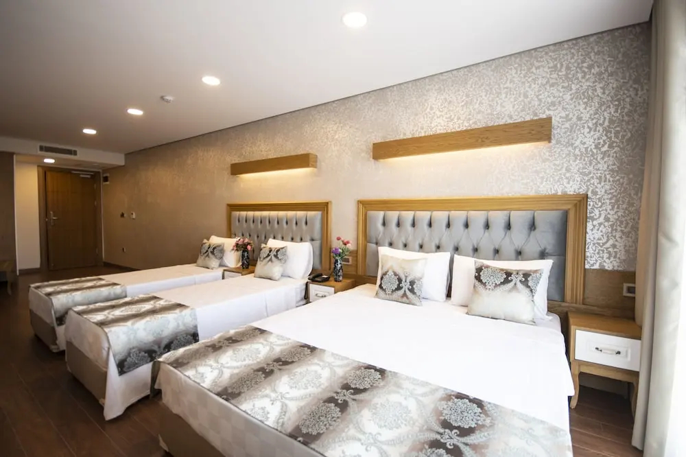 Eliza Hotel