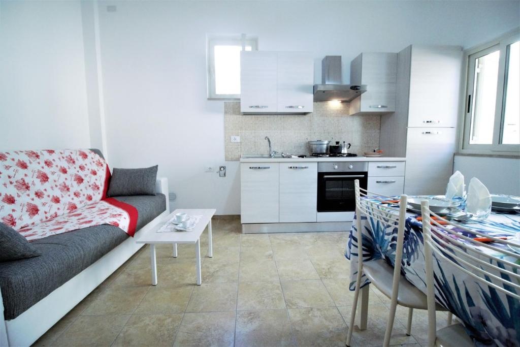 Holidaycasa Sebastiano - Grazioso Bilocale a 150 Mt Dal Mare
