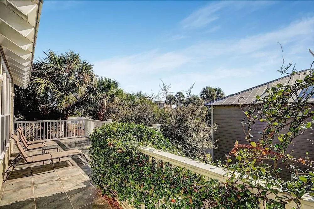 GOING COASTAL 3 Bedroom Holiday Home by Five Star Properties