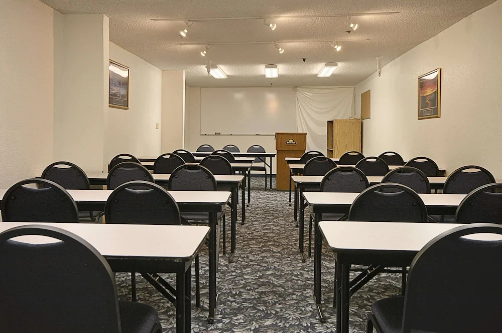 Days Inn Fresno South
