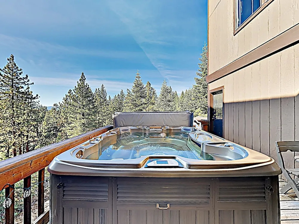 New Listing! Mountain-View Townhome w/ Hot Tub townhouse