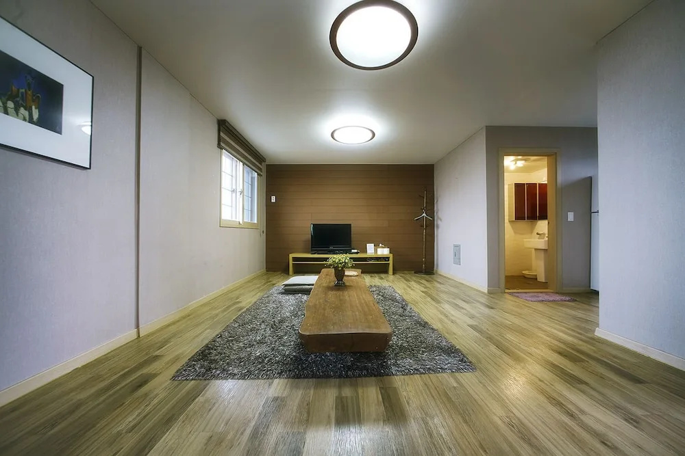 Tongyoung Mongdolhouse Pension