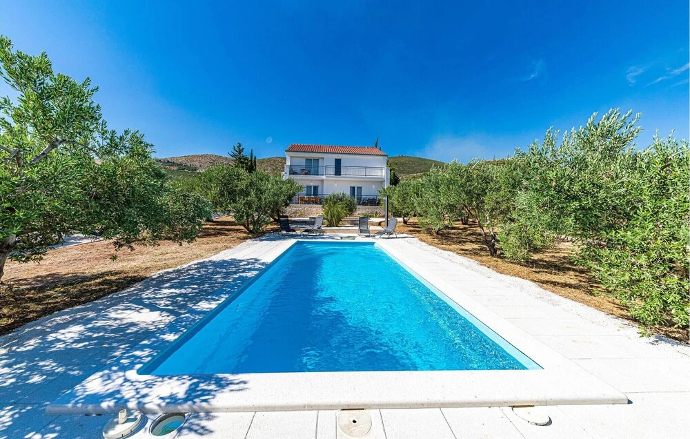 Amazing Home In Kastel Stafilic
