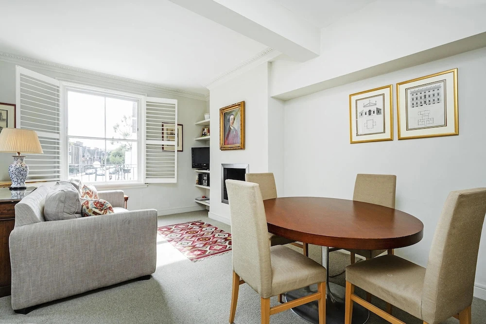 Cadogan Street Apartment