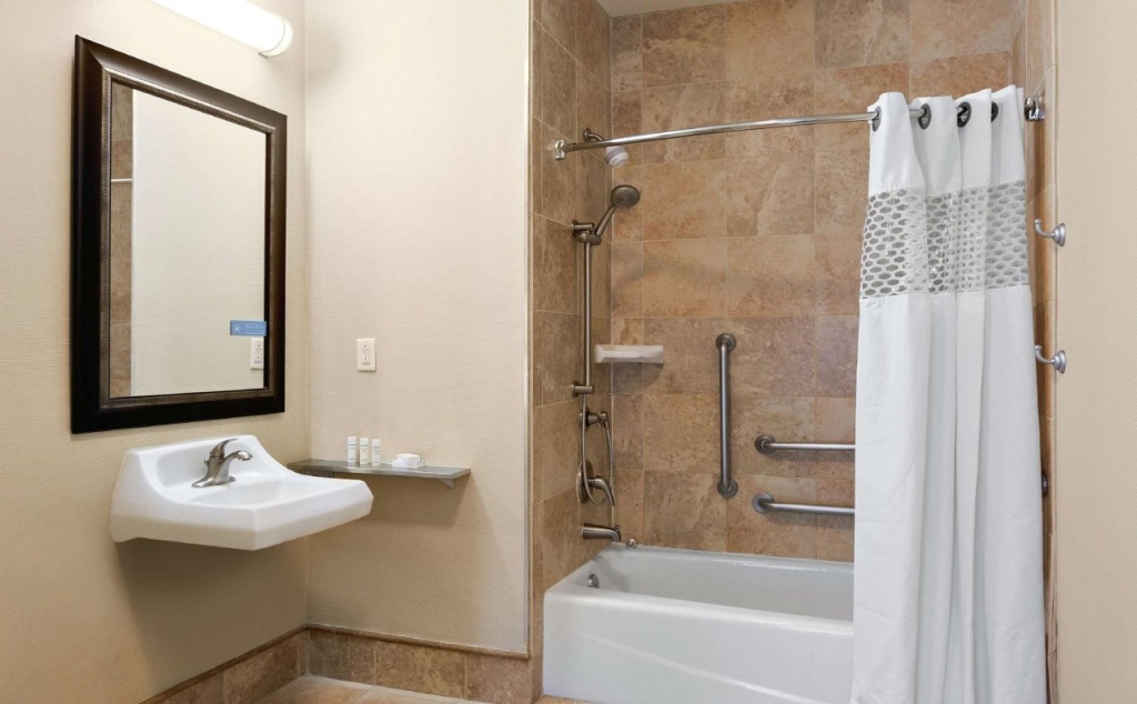 Spark by Hilton Bakersfield Central