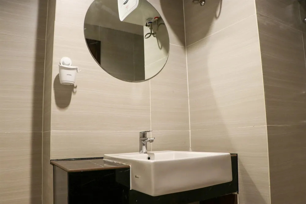 Beautiful Pool View Homey Spacious Studio At West Vista Apartment