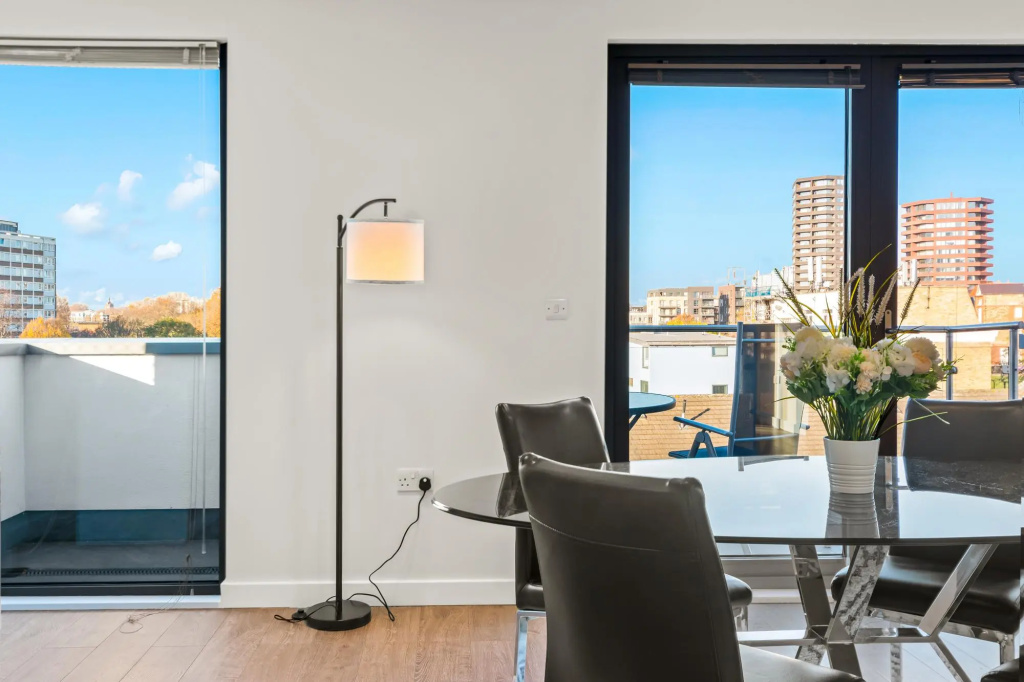 Three Bedroom Apartment in Hoxton