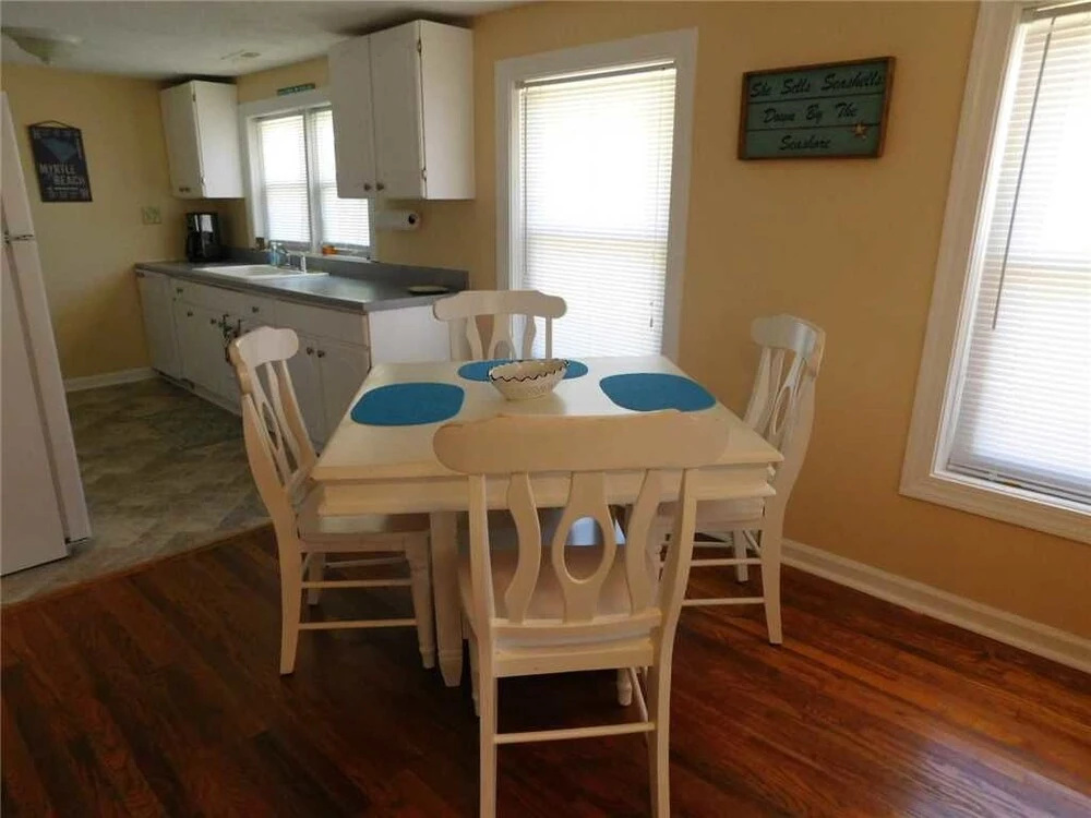 Lori's Landing 2 Bedrooms 1 Bathroom Cottage