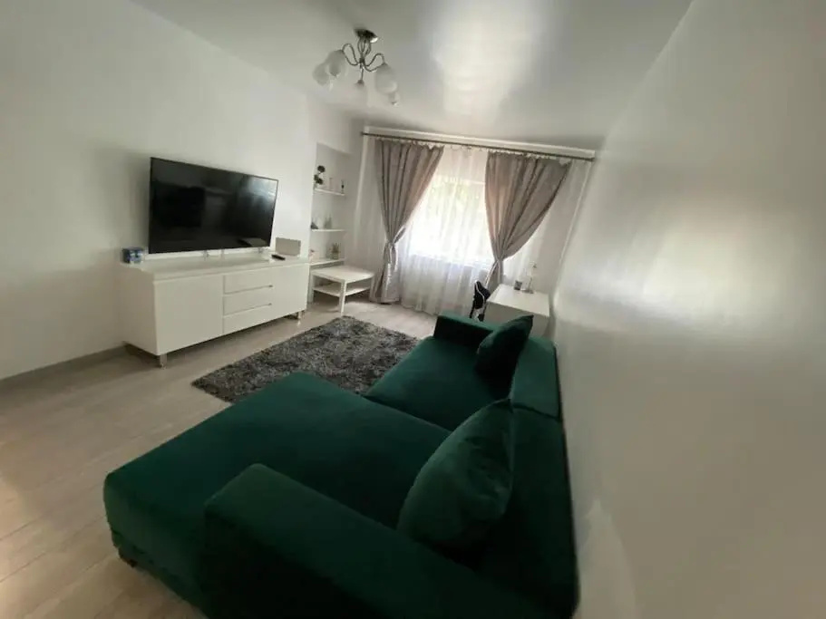 Lovely 1 bedroom cando with free parking.