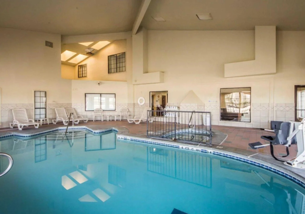 Comfort Suites East I-44