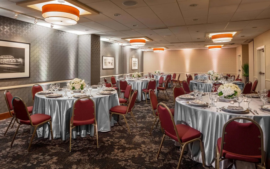 DoubleTree Suites by Hilton Minneapolis Downtown