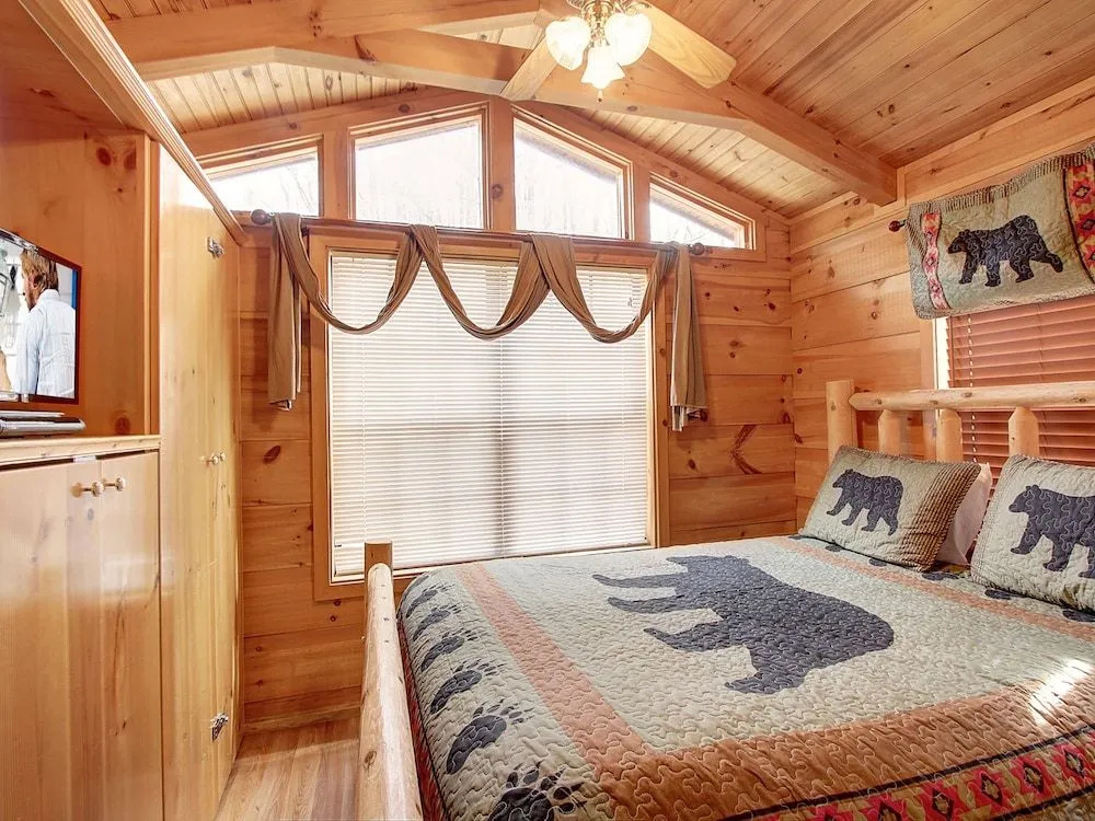 A Payton Place 1 Bedroom 1 Bathroom Cabin
