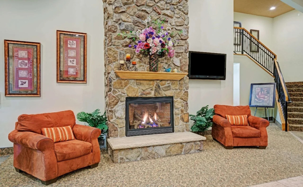 Super 8 by Wyndham Rogers Minnesota