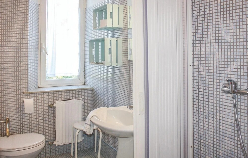 Beautiful Home in Crespina PI With 5 Bedrooms, Wifi and Private Swimming Pool