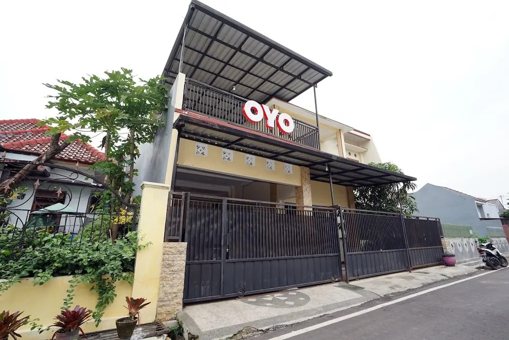 OYO 302 Karolin Syariah Residence