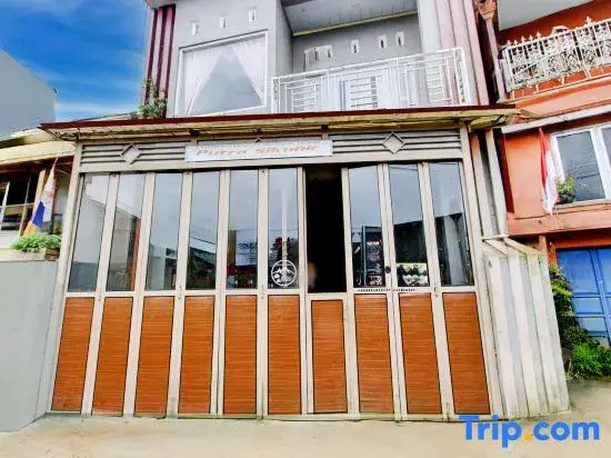 Hotel O Putra Family Homestay Sikunir Syariah