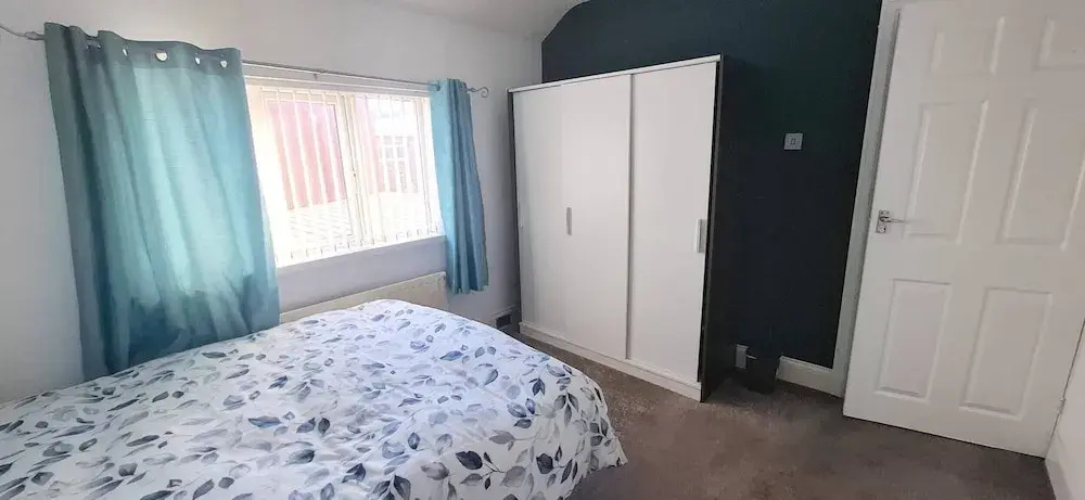 Spacious 3 Bed 2 Baths Free Wifi Central Location