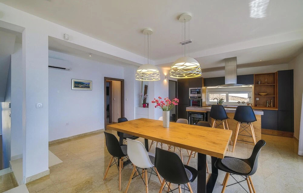 Beautiful Home in Okrug Donji With Sauna, Wifi and 5 Bedrooms
