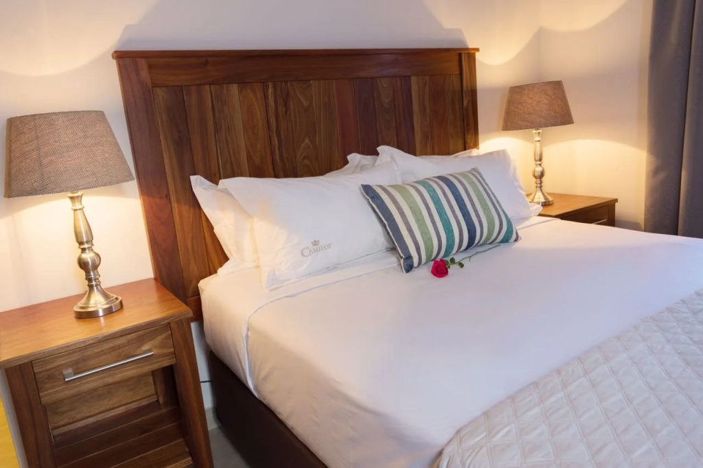 Camelot Guest House & Apartments