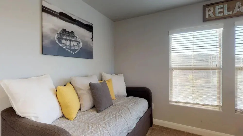 Southern Comfort 3 Bedroom Apts by RedAwning
