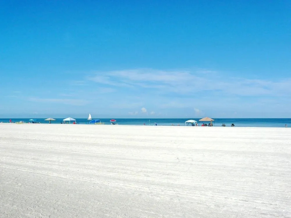 Beach Club 417
