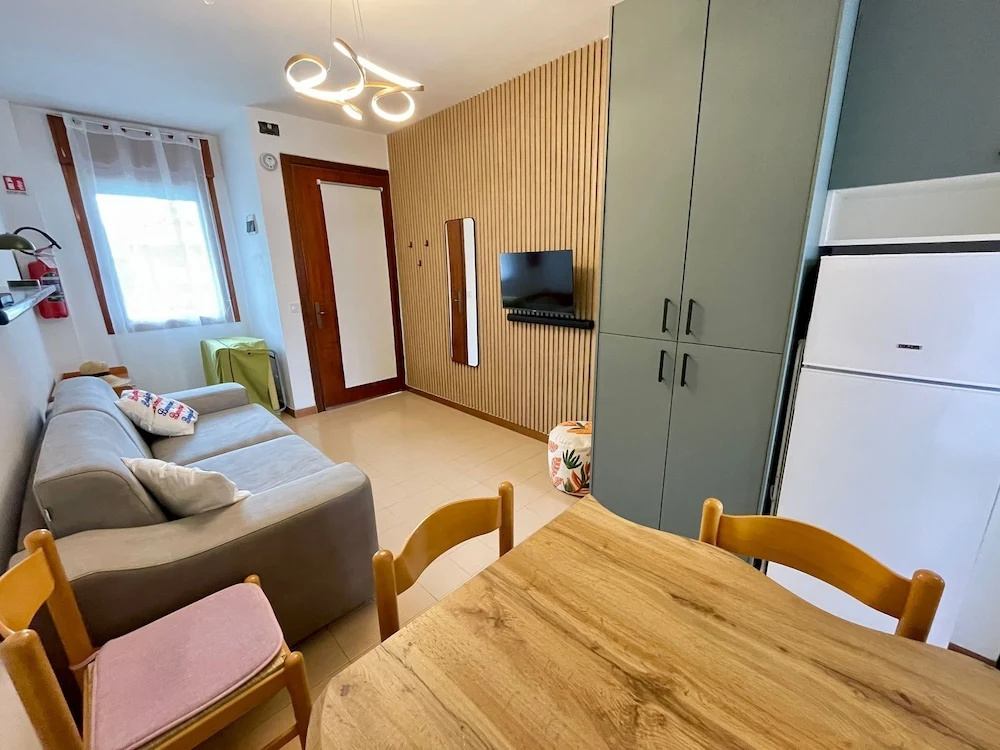 Adorable Studio With Shared Pool