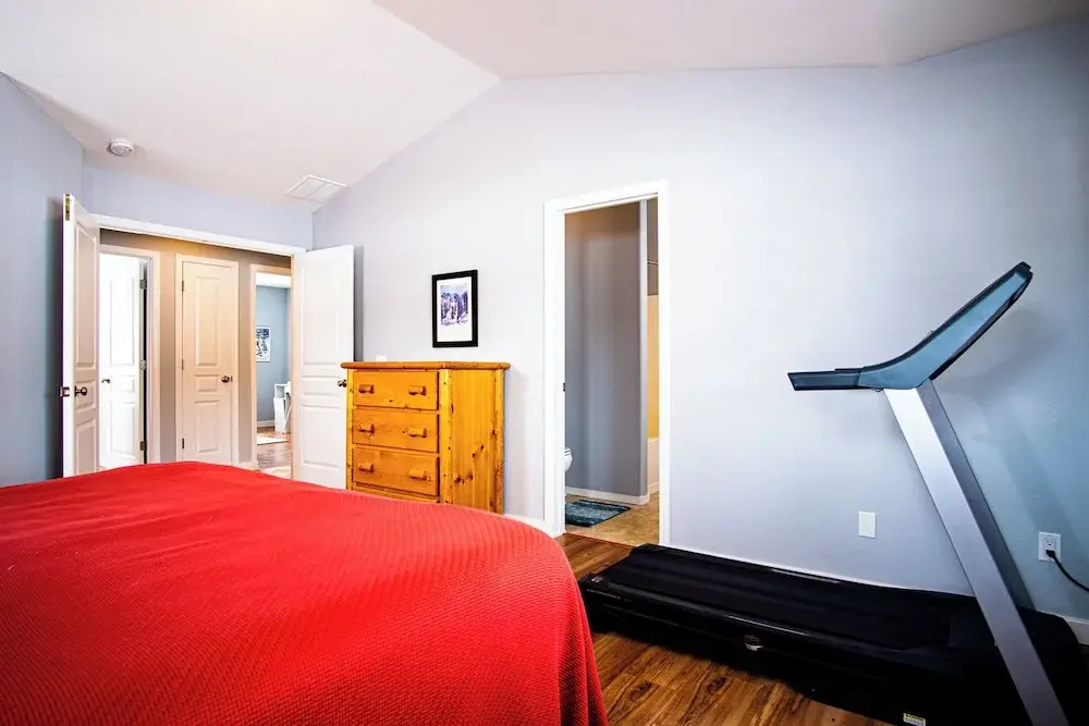 In the Heart of Hailey; Private Pet-friendly 3 Bedroom Home With Garage