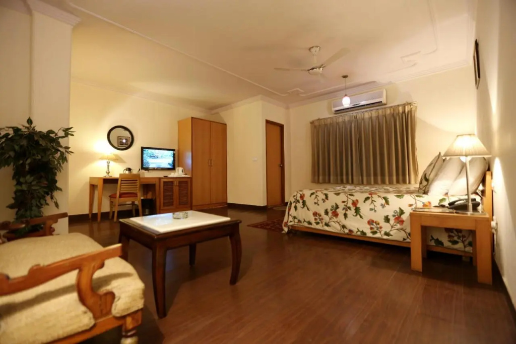 Hotel The Class , Delhi Airport