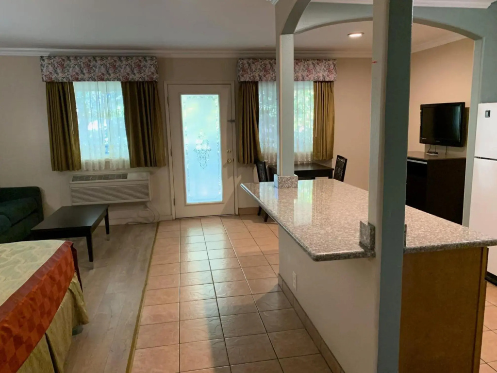 Olive Tree Inn & Suites, a Howard Johnson by Wyndham