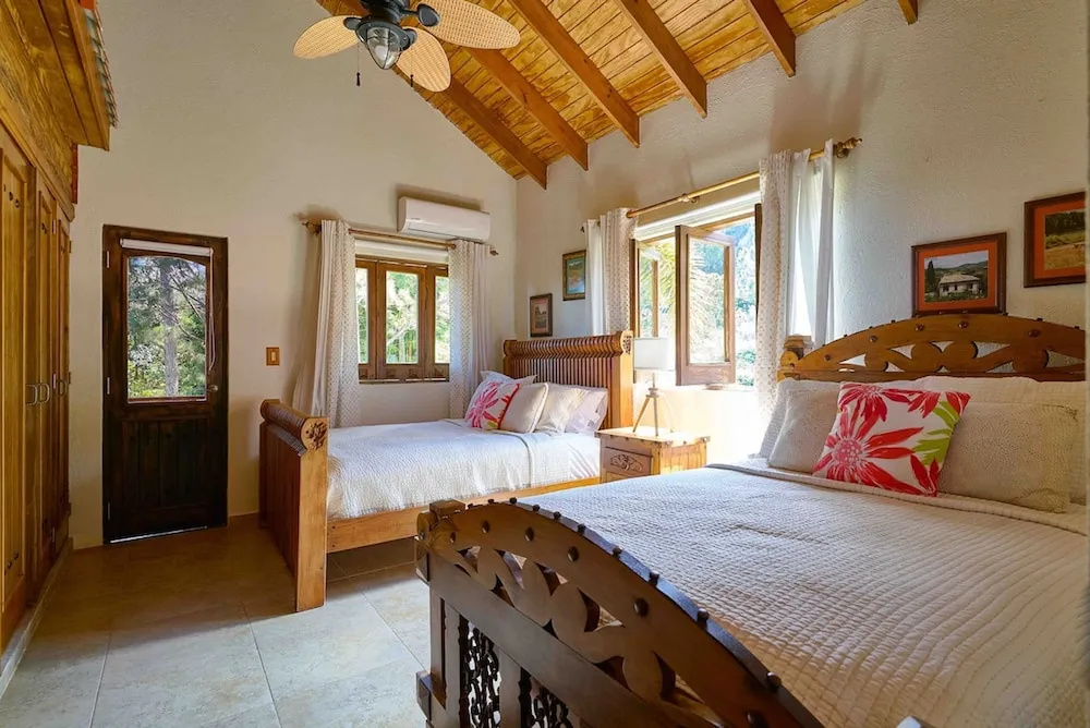 4BR Wood Mountain Villa Jarabacoa Heated Pool