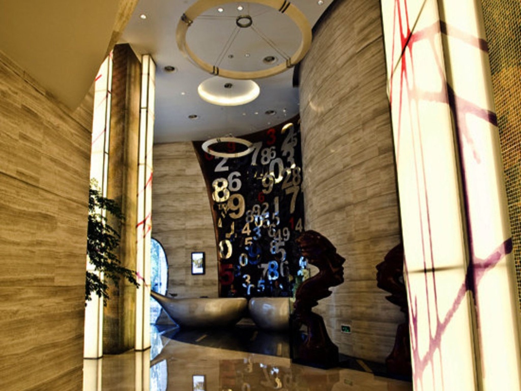 Hangzhou E M Grand Hotel