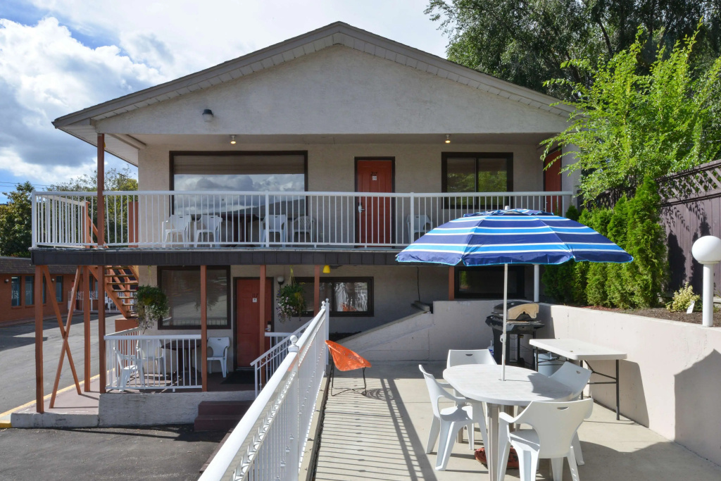 Canadas Best Value Inn & Suites-Vernon