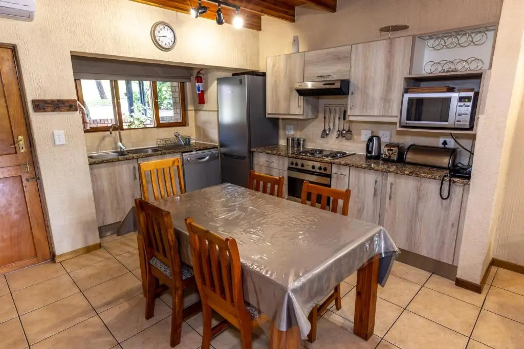Legend Safaris 257A - in Kruger Park Lodge