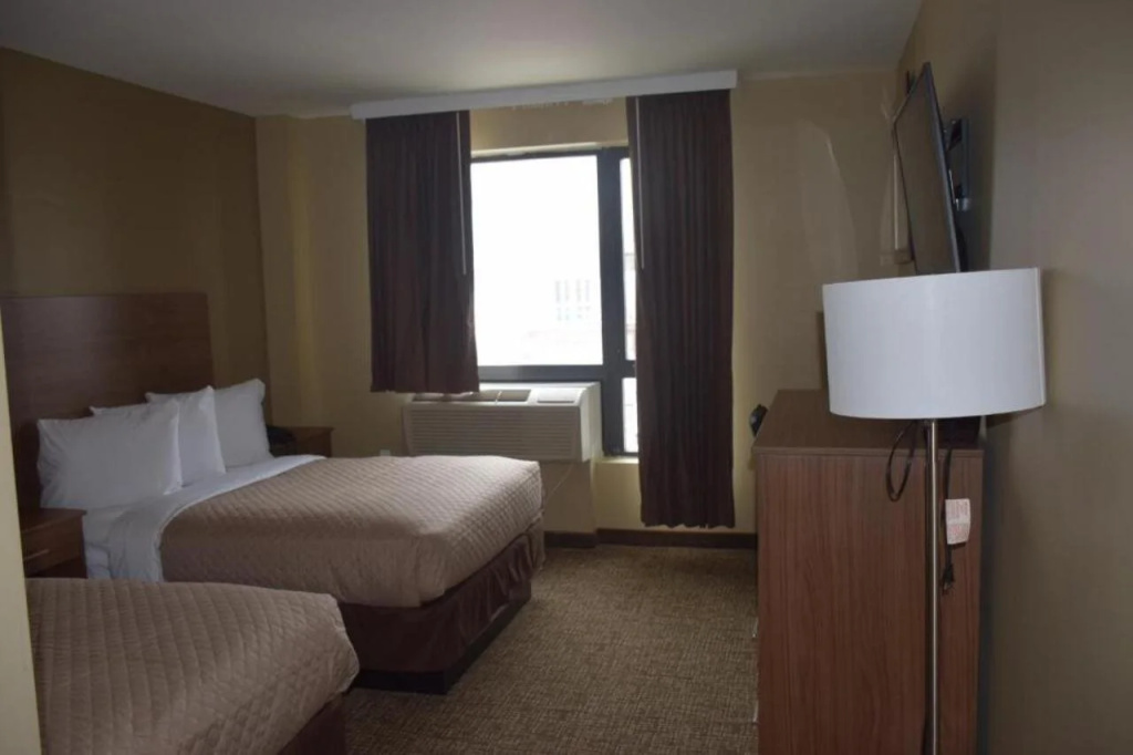Astoria Delancy Inn and Suites