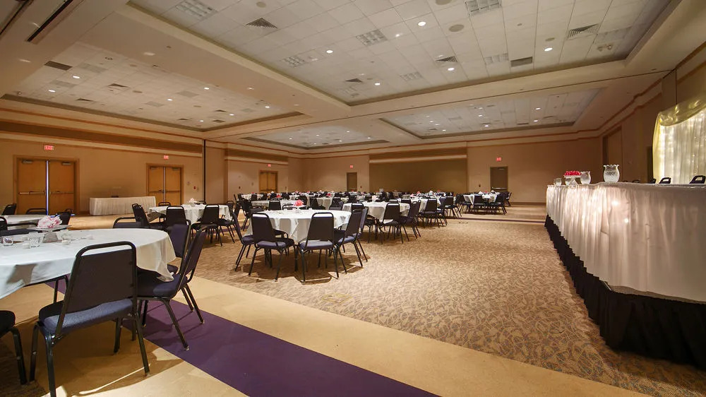 The Falls Inn & Suites / Bigwood Event Center
