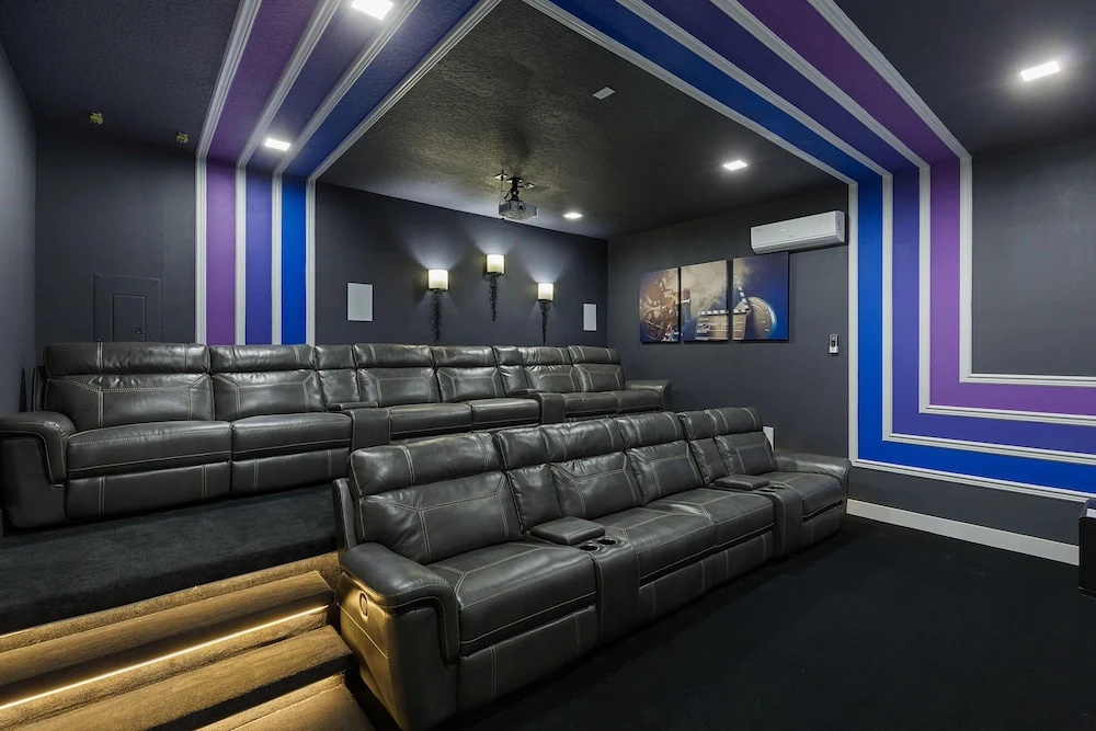 St005v: 10 Bed, Avengers, Toy Story
