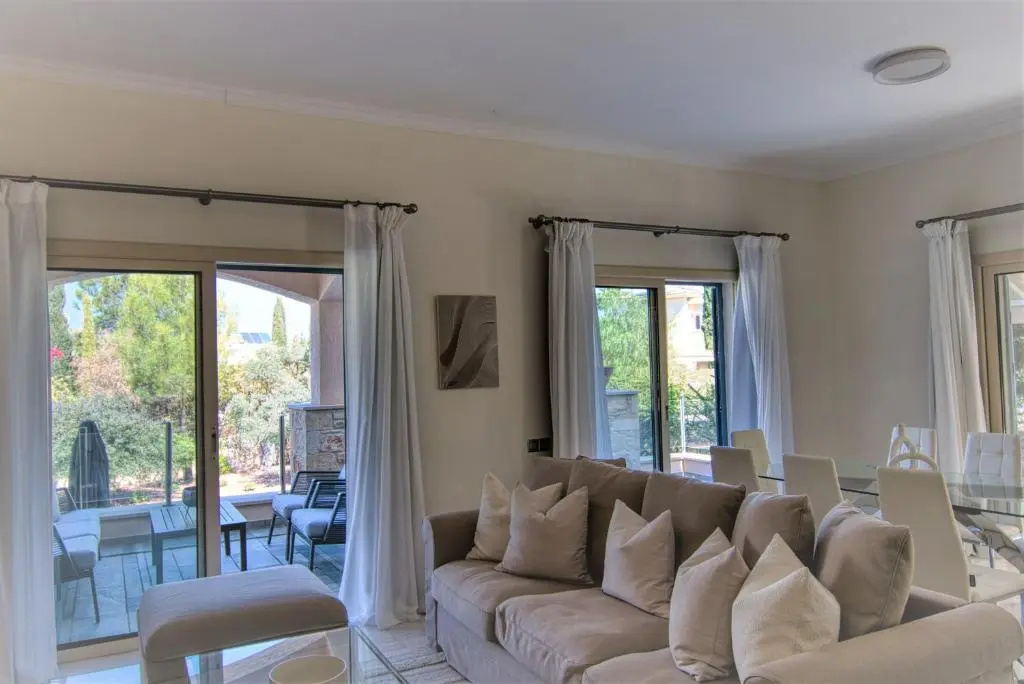 Phaedrus Living: Amorosa 13 Beachside Villa