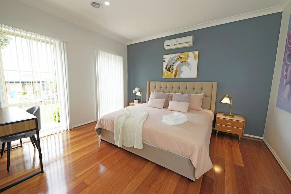 Hallam 5BRM Rental Entire House