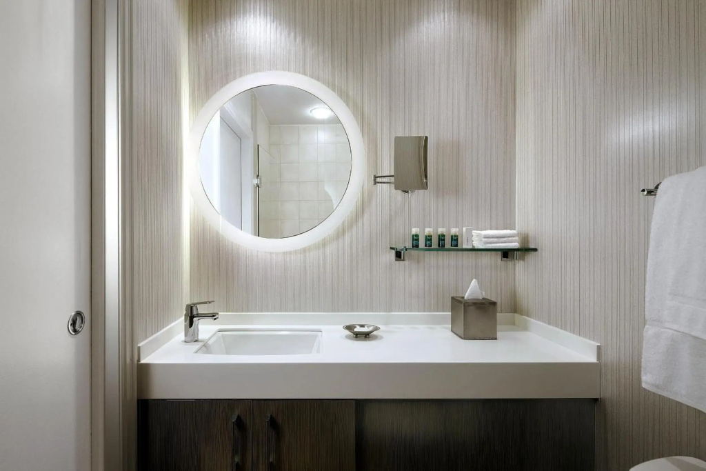 One King West Hotel and Residence
