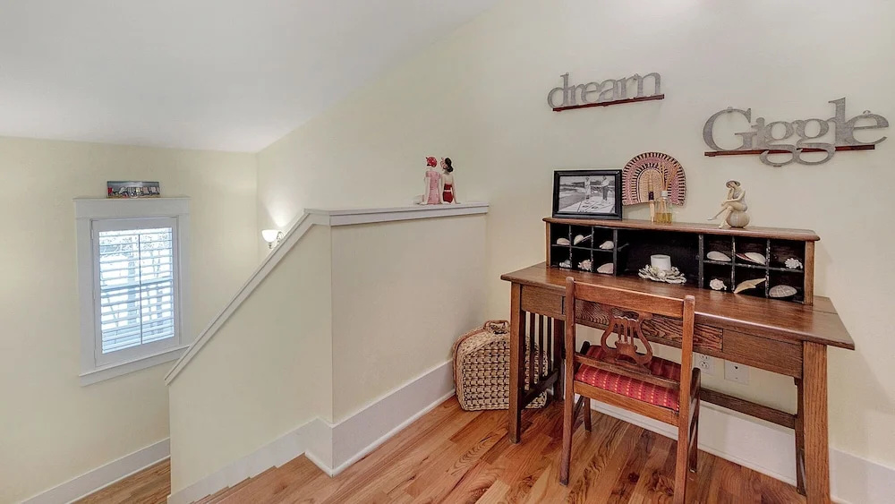 Dog-friendly Gulf Side Cottage & 6 Minutes to Beach + Community Pool & Bikes
