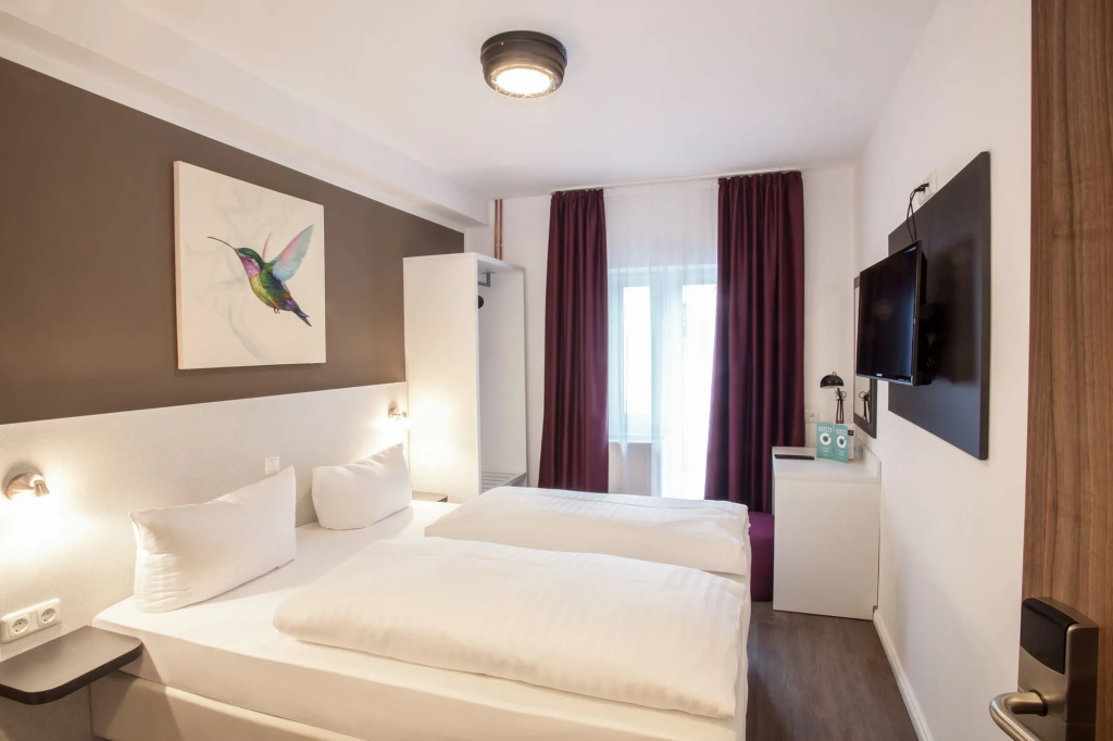 Hotel West