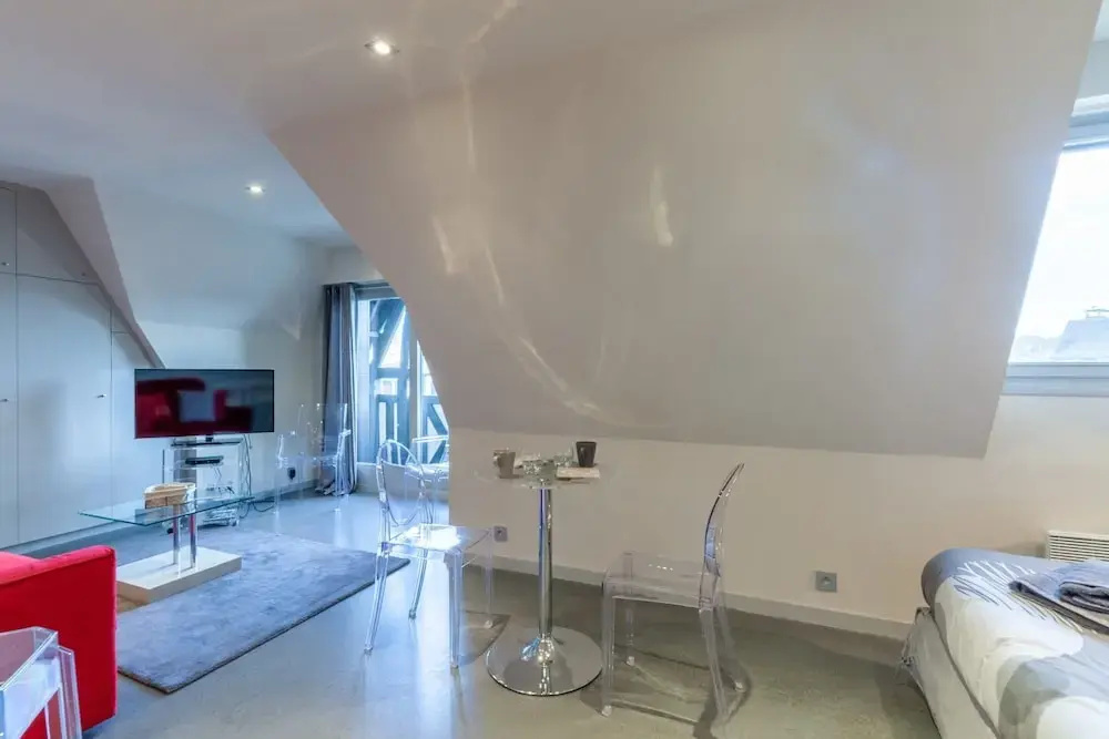 Apartment With Parking on Place de Morny
