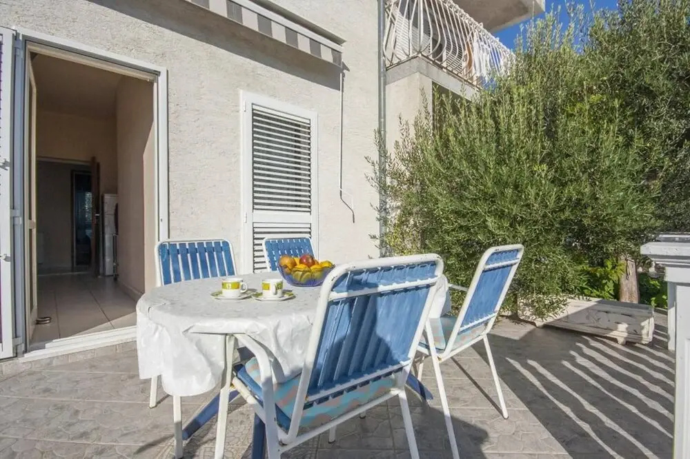 Apartment in Brodarica near Beach