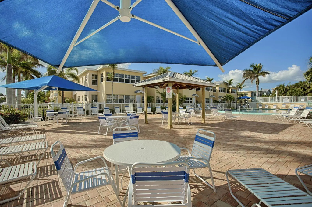 Barefoot Beach Resort