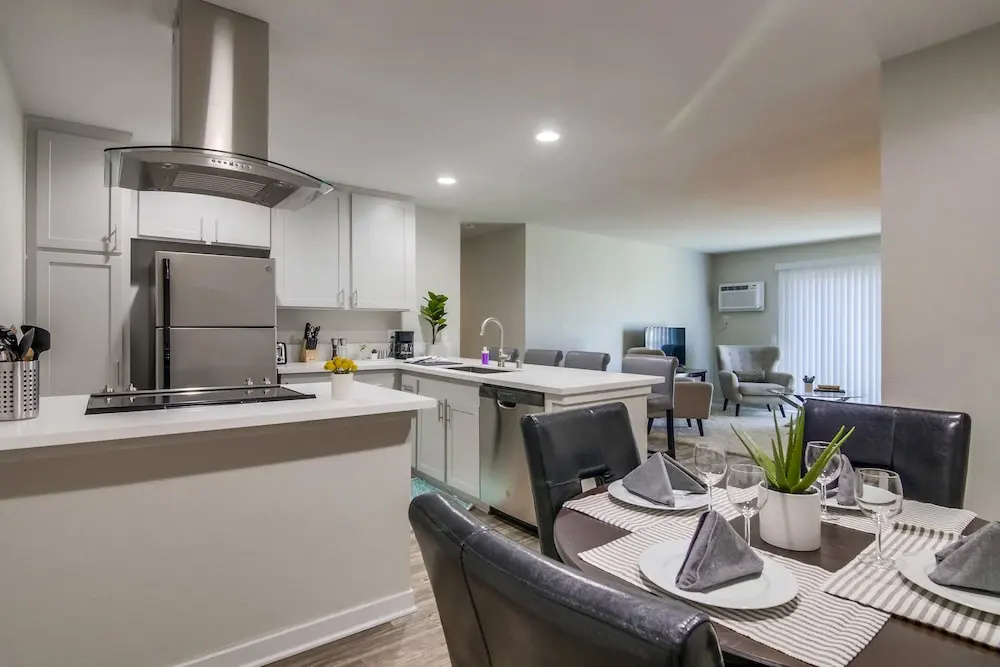 The Luxe Suites of Temecula Heights